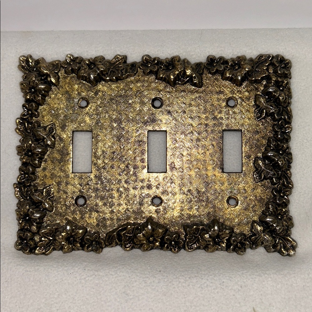 Vintage Hollywood Regency ornate gold tone metal 3 spot light switch cover
